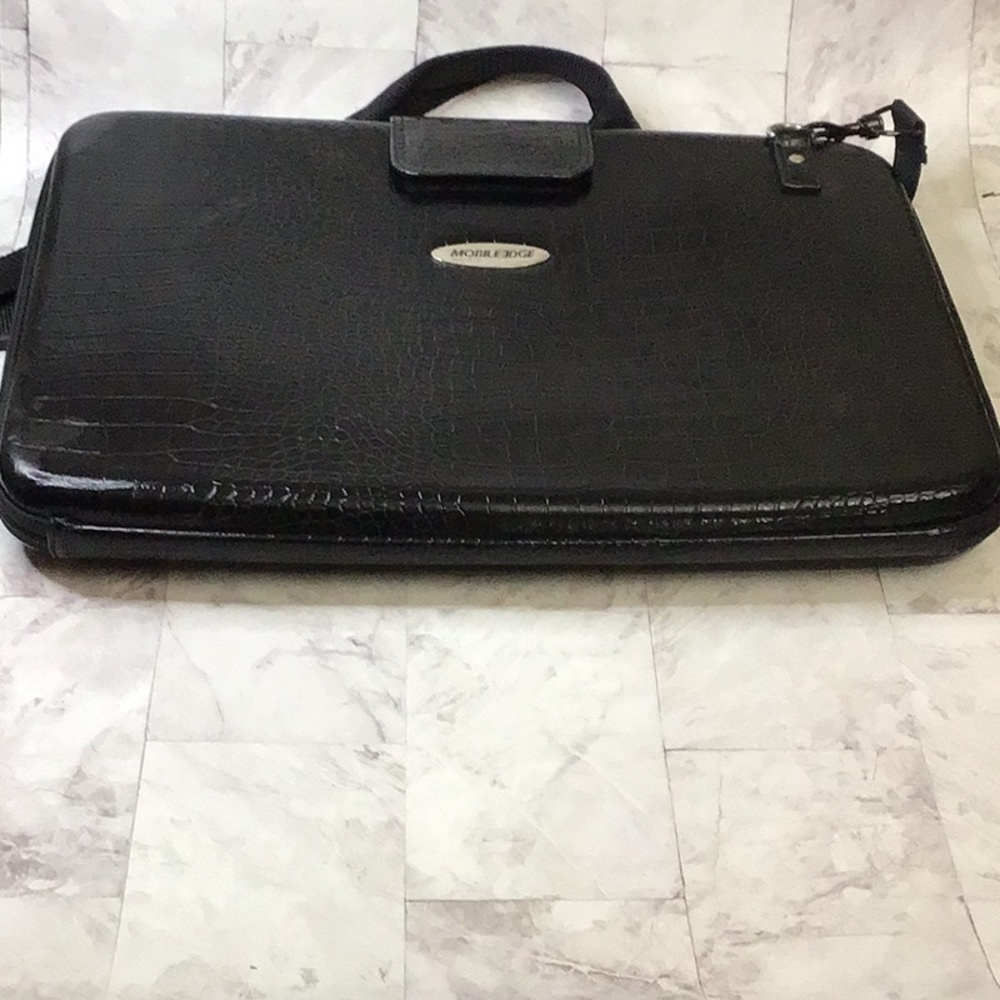 Mobile Edge bring on laptop hardcase bag, 17 inch laptop case